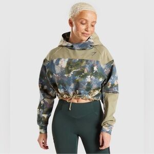 Gymshark | Venture Cropped Hoodie in Olive/Khaki Camo Size Small